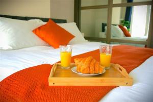 Central Brighton Getaway, Walk to Beach - sleeps 4