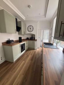 4 Bed House - contractors - families - relocators