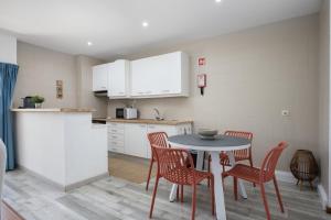 Albufeira Olympics 1BR Apartment with Pool & Balcony, by Hopstays