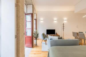 Sol Downtown Studio with Juliet Balcony