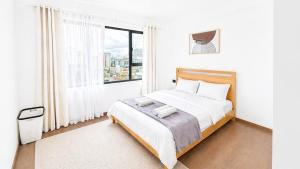 Chic Designer 2BR, Pool and Gym Kilimani