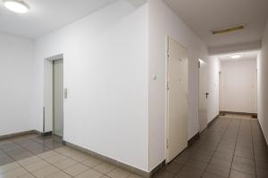 Metro Młynów Cosy Apartment by BookingHost