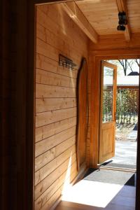 Luxe houten wellness boshuisje met prive hottub - Solea
