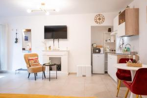 Piave suite | Modern studio con balcone in corte storica