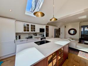 Cosy & Bright Earlsfield House Perfect for Family and Couples