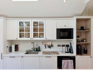 Cosy & Bright Earlsfield House Perfect for Family and Couples