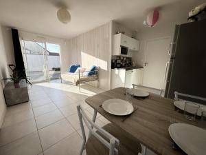 Petite dépendance au calme - jardin partagé et logement privé