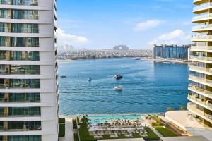 Upscale 1 Bedroom Apartment - Private Beach - Atlantis & Sea View