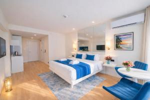 Orbi City Sea View Deluxe Apartment