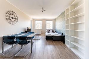 Zaspa Comfort Apartment by BookingHost