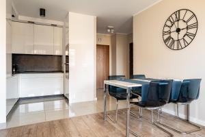 Zaspa Comfort Apartment by BookingHost