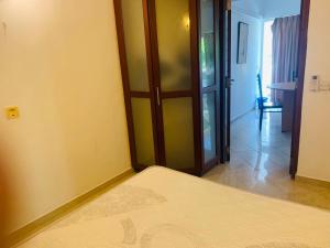 Crystal Sand Mount Lavinia