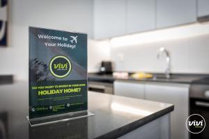 ViVi Homes - Luxor Gym, Pool, Terrace & Beach