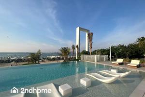 Newly Furnished Beach Access La Vie