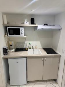 Studio cosy indépendant avec kitchenette et jardinet, proche Paris
