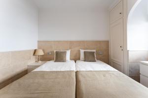 CT 406 - Faros Royal Beach - Beachfront Apartment