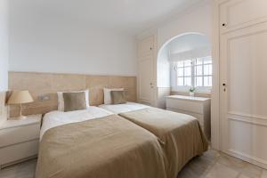 CT 406 - Faros Royal Beach - Beachfront Apartment