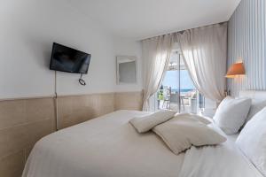 CT 406 - Faros Royal Beach - Beachfront Apartment