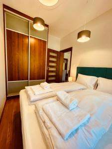 Apartament Pod Sosnami - basen, sauna, garaż, obok nadmorskiego lasu - Villa 4 Pory Roku