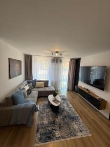CSiP House with Free Private Enclosed Parking Place