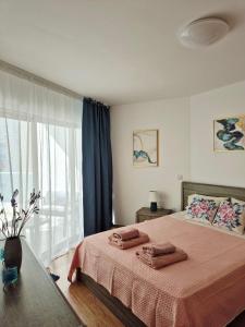 Bright apartment with a sea-view on the first line