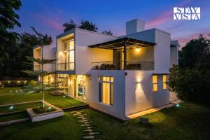 StayVista at Villa Mandimane with BBQ & Pool