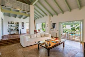 Artists Villa Facing The Sea In Sierra Blanca