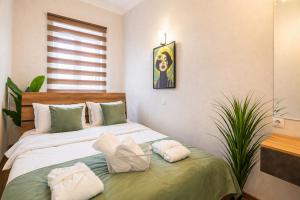 Fabrika Chic 2BR Apartment