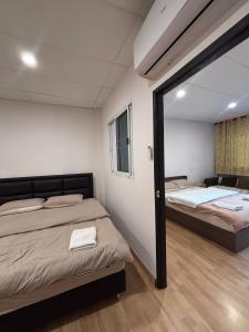 Mango Hostel - 420 Friendly