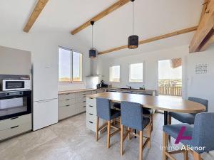 Villa spacieuse avec parking et wifi - 10 pers. - FR-1-857-78