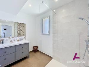 Villa spacieuse avec parking et wifi - 10 pers. - FR-1-857-78