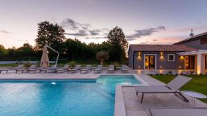 Villa Luigi with Mountain View