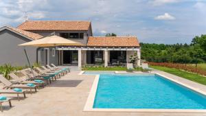 Villa Luigi with Mountain View