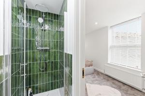Stylish Duplex Apartment • Free Parking • VirginTV • Fast WiFi • Self-Check-In • Yoko Property