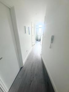 Modern 2BR Flat in London, free parking,Contractors