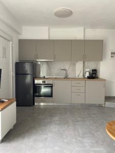 3 floor apartment Dionysos, for up to 9 guest