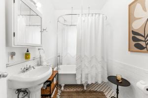 Designer 4BR Near Downtown Austin