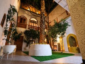 Riad O LY
