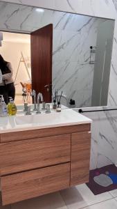 Casa con pileta y ducha con hidromasajes