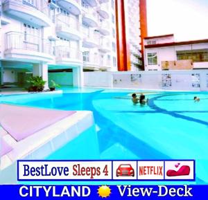 HoneyLove HideAway 1-Bedroom Suite in CITYLAND Condo with Living room, Kitchen, Balcony, Free Parking, POOL, Netflix