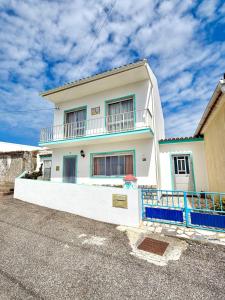 Surf house in Ferrel - Private patio - Near Baleal