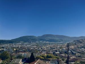 Vue mer et îles dOr, villa rénovée, plancha gaz