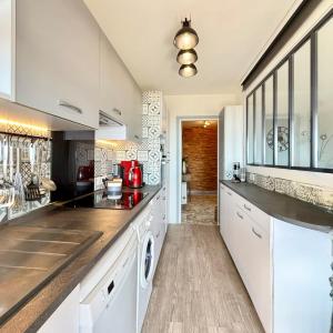 Bright 1-bedroom with large terrace and sea view