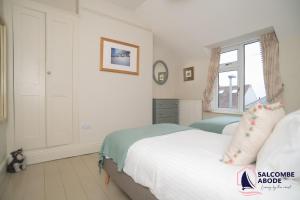 Contemporary Coastal Chic - 3 Bed with Garden