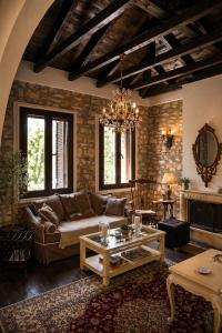 Arta Wood & Stone Traditional Villa Central Stay