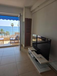 Facing the sea splendid view