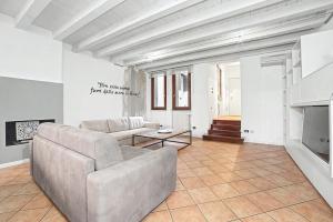 Carducci Central Chic Apartment- Verona