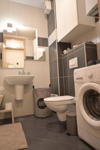 Lola Suite, One Bedroom Place with Free Parking
