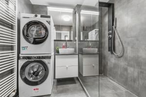 Industrial Loft Retreat w AC and Garage Parking