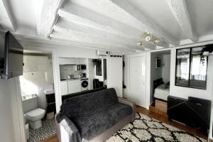 Opera 9th Rooftop Studio Full of Character managed by Mey Agency